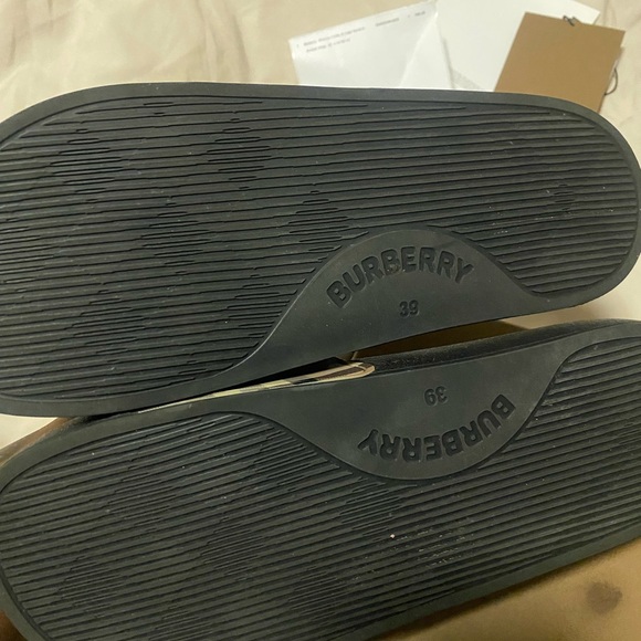Burberry Slides - Picture 3 of 5
